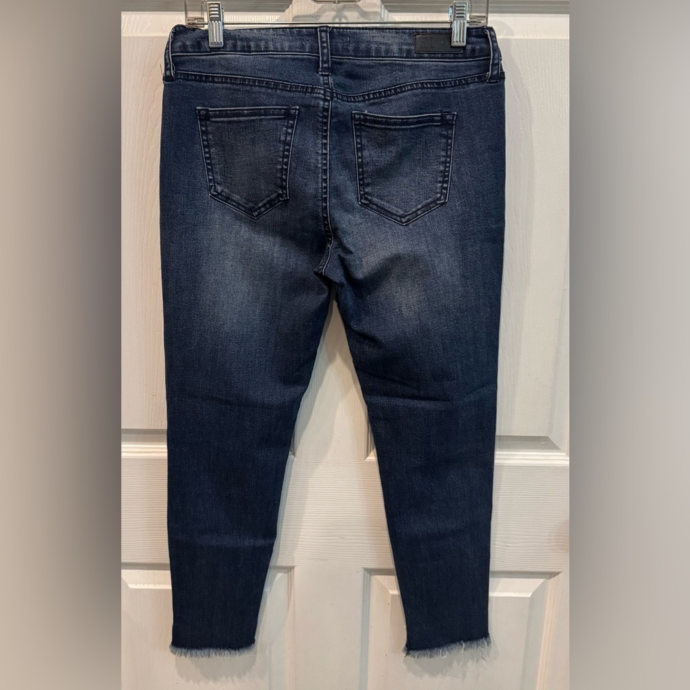 Elan Women's Mid Rise Hi-Low Frayed Cuffs Stretch Blue Jeans Size M - Picture 2 of 8